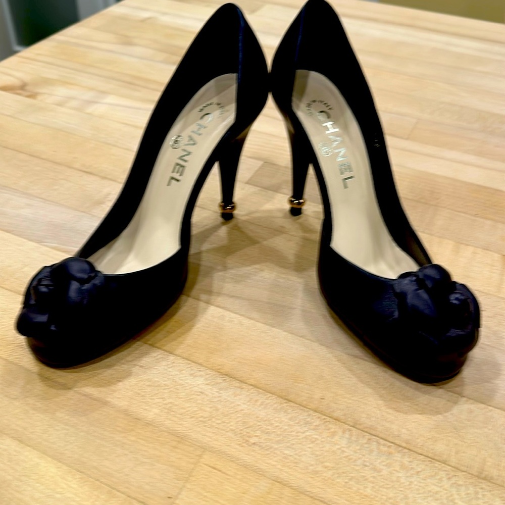 Chanel Navy Blue Heels Size 7 1/2